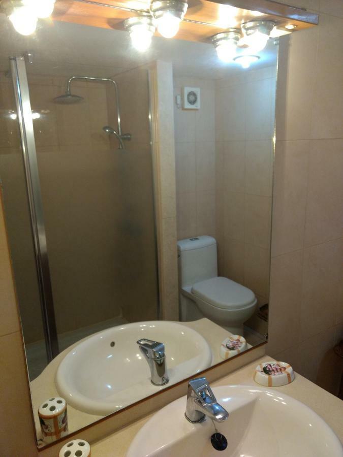 First Line Costa Del Sol Beach Suites ฟูเอนฮิโรลา ภายนอก รูปภาพ